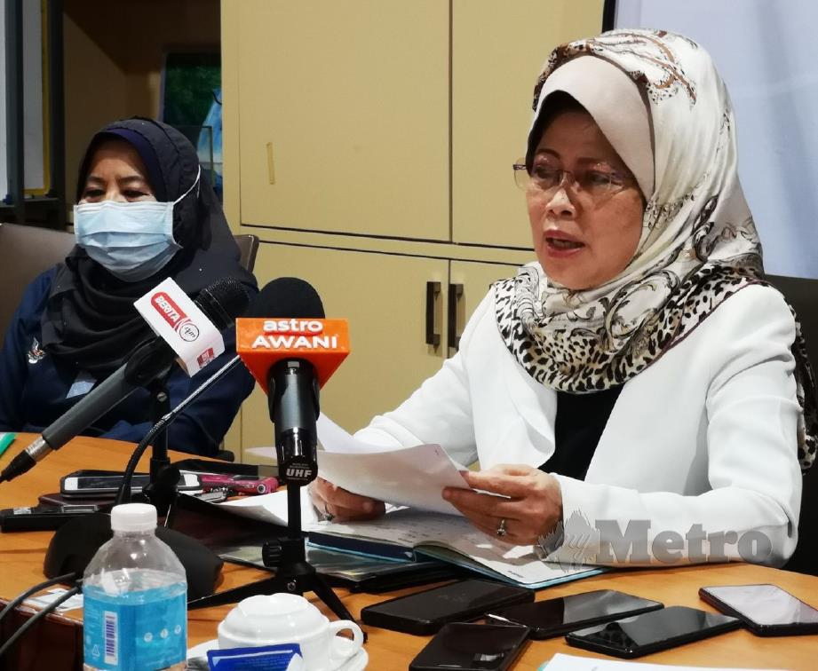 DATUK Seri Fatimah Abdullah mengadakan sidang media selepas mesyuarat SOP pendaftaran TASKA di Bangunan Baitulmakmur, hari ini. FOTO MOHD ROJI KAWI