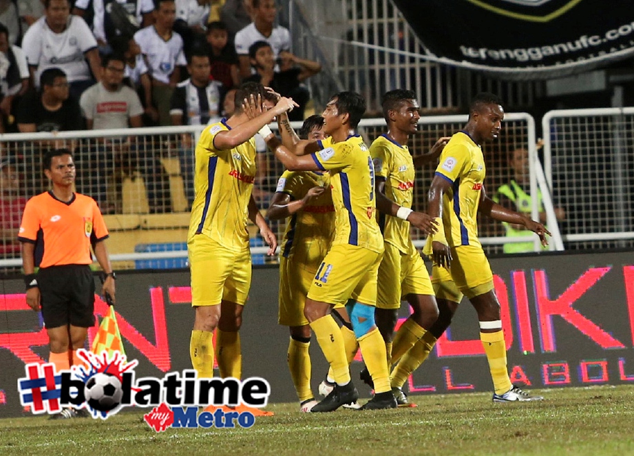 PEMAIN Pahang meraikan kemenangan mereka menentang Terengganu FC di Stadium Sultan Ismail Nasiruddin Shah. -Foto fail