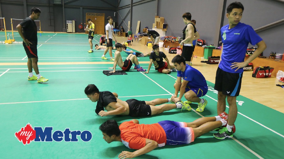 SESI latihanan beregu lelaki di Akademi Badminton Negara, Bukit Kiara, minggu lalu. FOTO Luqman Hakim Zubir