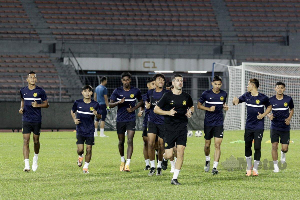 SKUAD B-23 negara menjalani kem latihan di Stadium Bolasepak Kuala Lumpur, Cheras. FOTO ARKIB NSTP 