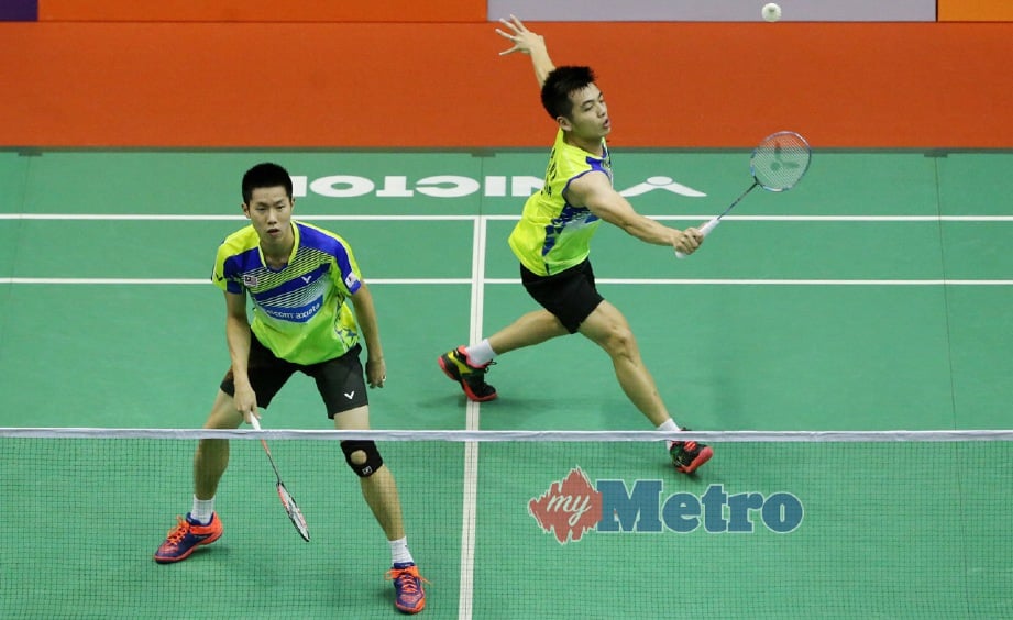 V Shem dan Wee Kiong ketika menentang Liu Cheng dan Zhang Nan pada suku akhir Masters Malaysia 2018. FOTO Eizairi Shamsudin