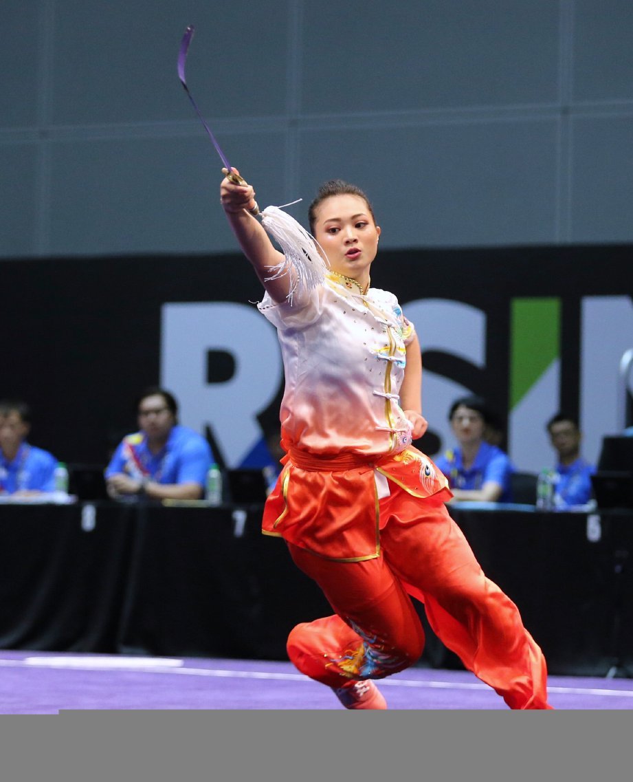 PHOON Eyin antara  tiga  atlet wushu wanita  yang akan menggalas cabaran negara di Indonesia. 