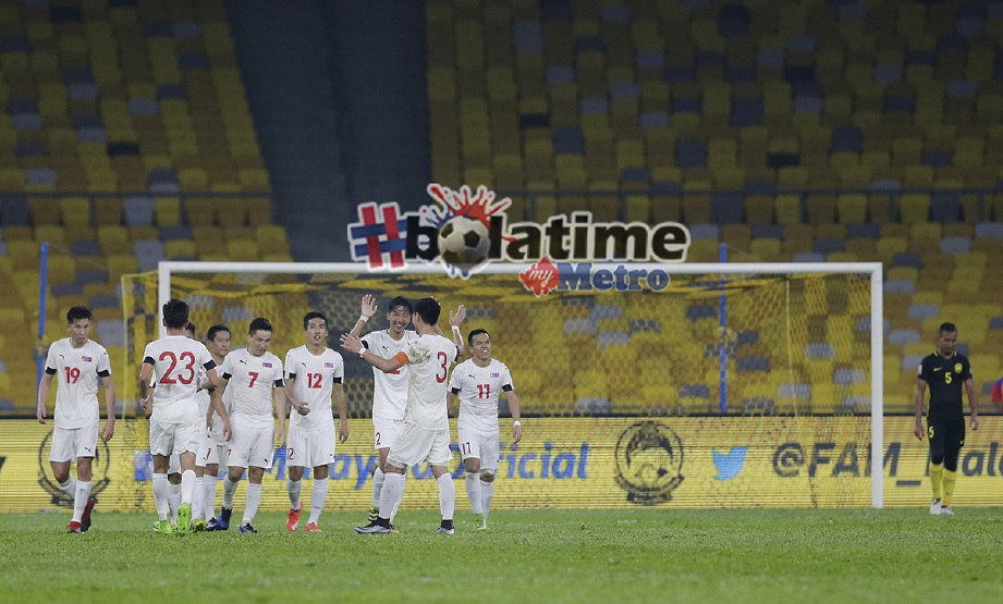 PEMAIN Mongolia meraikan gol penyamaan ketika menentang Malaysia. -Foto LUQMAN HAKIM ZUBIR