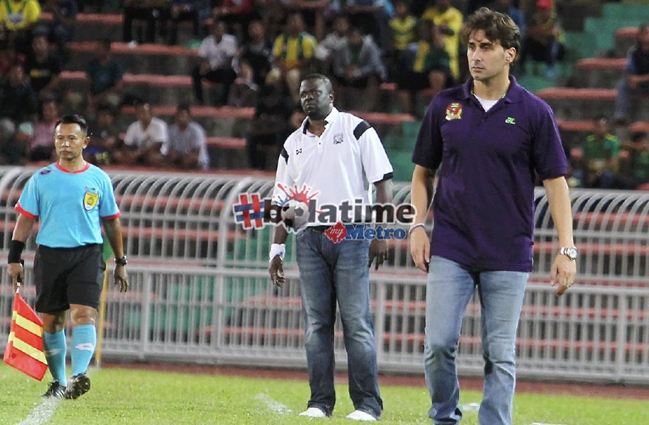MARCOTE (kanan) mahu pemainnya bersedia sepenuhnya sebelum Liga M bermula. -Foto SHARUL HAFIZ ZAM
