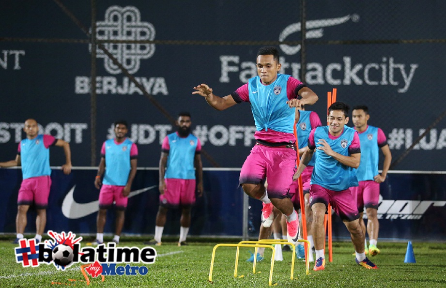 PEMAIN JDT menjalani latihan persiapan menentang Kedah di final Piala Malaysia. -Foto MOHD AZREN JAMALUDIN