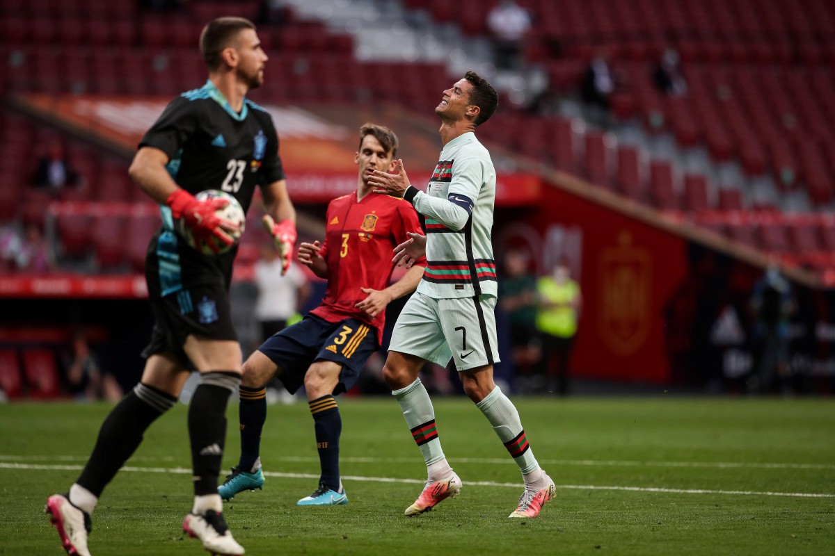 RONALDO gagal menemui sentuhan gol pada aksi perlawanan persahabatan menentang Sepanyol. FOTO EPA 
