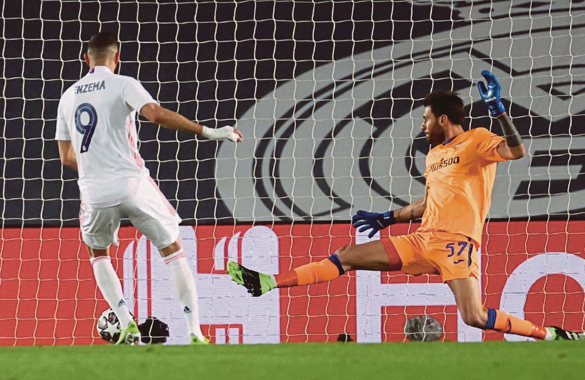 BENZEMA meledak gol pertama di Stadium Alfredo Di Stefano, Madrid. FOTO AFP   