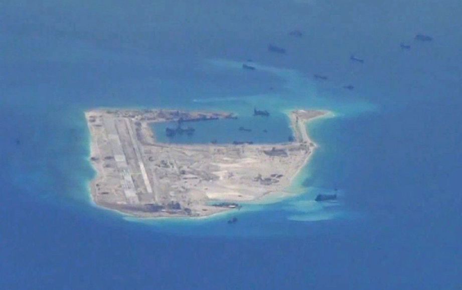 CHINA dilaporkan sudah menempatkan peluru berpandu pertama di Kepulauan Spratly. FOTO REUTERS