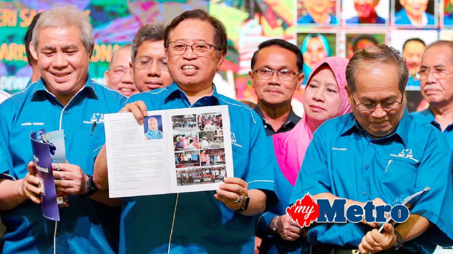 ABANG Johari merasmikan Pelancaran Manifesto Barisan Nasional sempena Pilihan Raya Kecil Tanjong Datu. FOTO Luqman Hakim Zubir