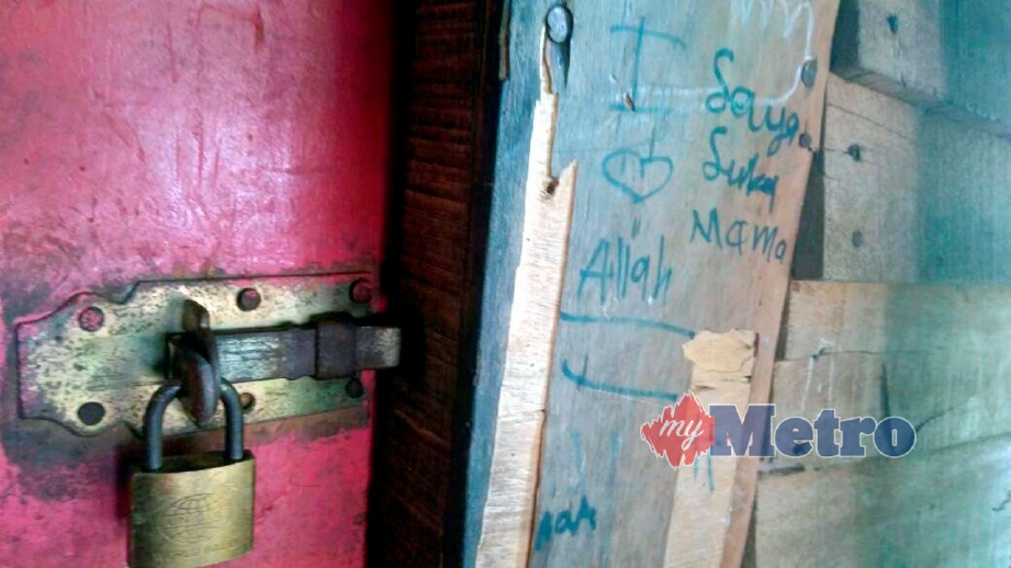 PERKATAAN yang ditulis di luar dinding rumah kanak-kanak di Kampung Wireless. FOTO Mohd Rizal Abdullah