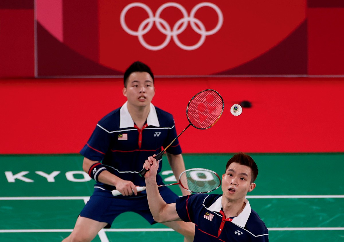 Aksi beregu lelaki negara, Aaron Chia dan Soh Wooi Yik menentang pasangan Kanada pada perlawanan peringkat kumpulan D di Olimpik Tokyo. FOTO Bernama
