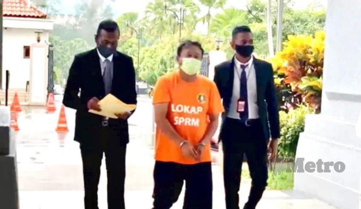 Seorang pengurus syarikat ditahan SPRM selepas meminta suapan RM500,000. Foto ihsan SPRM