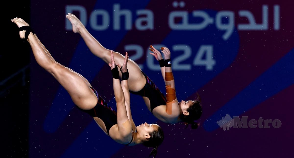 PANDELELA (kiri) dan Nur Dhabitah ketika acara 10m platform seirama di Kejohanan Akuatik Dunia di Doha. FOTO REUTERS 