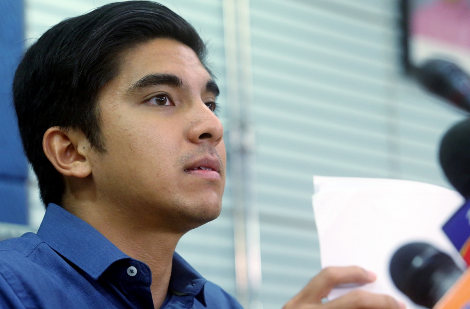 MENTERI Belia dan Sukan, Syed Saddiq Syed Abdul Rahman ketika sidang media mengenai masa depan NFDP selepas gagal layak ke Piala Dunia B-17 di Putrajaya. FOTO Mohd Fadli Hamzah