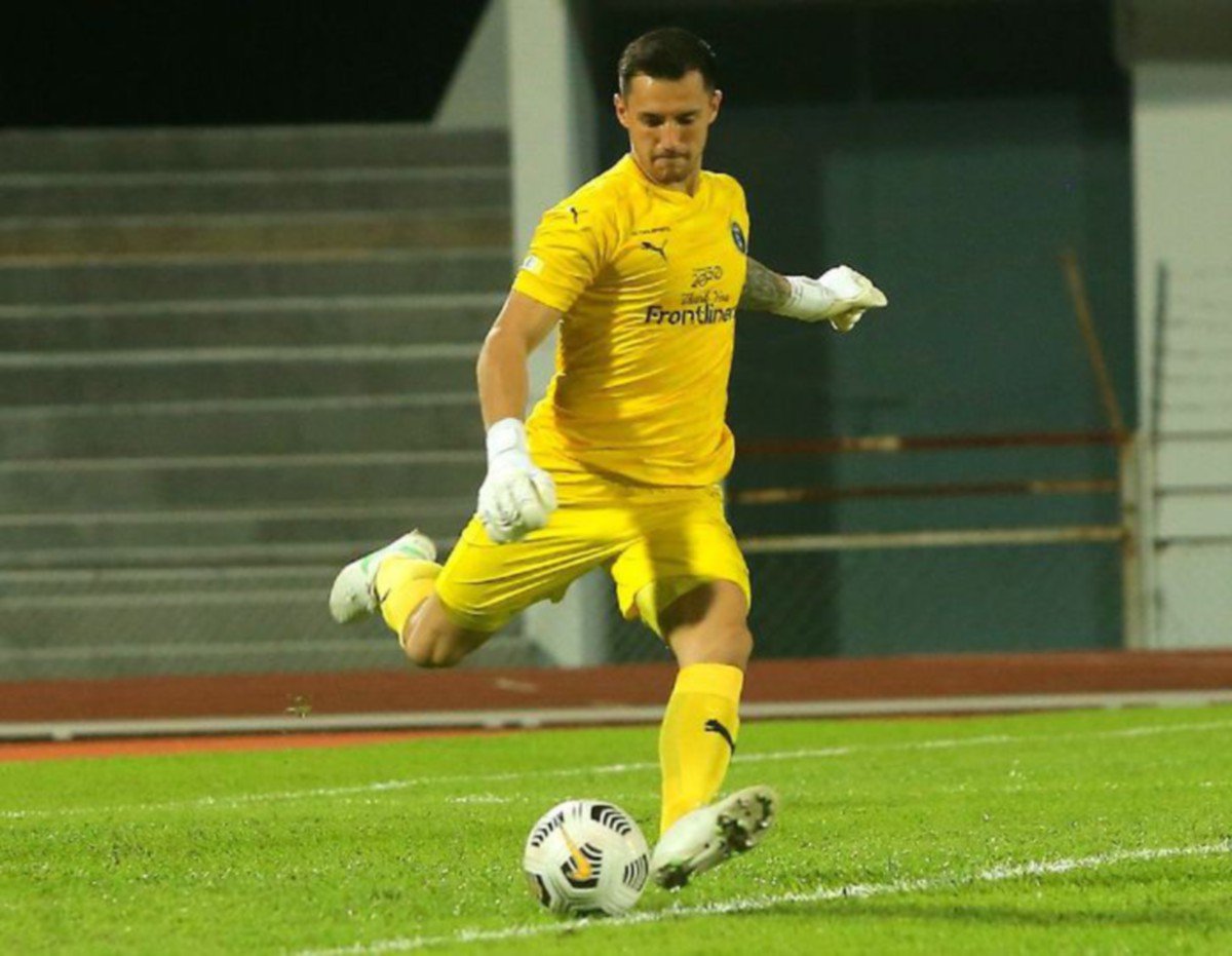 Penjaga gol Penang FC, Samuel Somerville. FOTO MFL