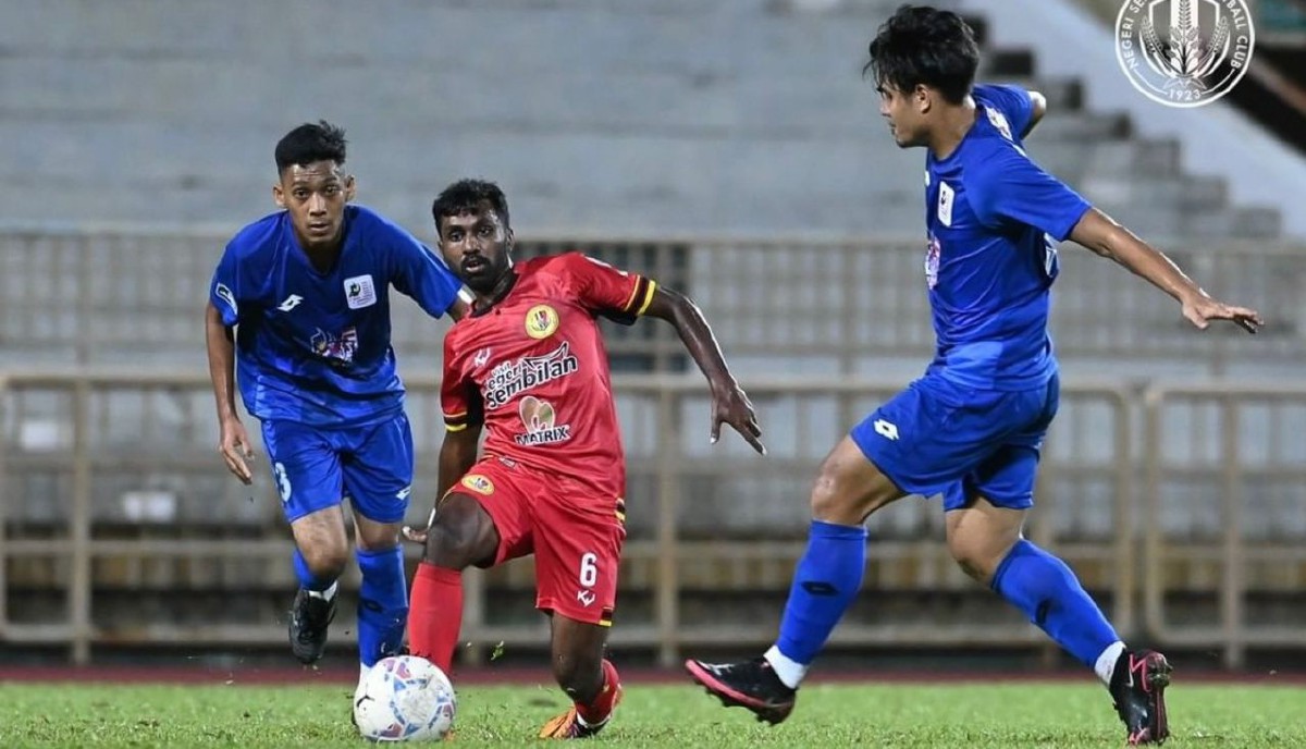 SARKUNAN (tengah) berjanji memainkan peranan berkesan jika diturunkan ketika Negeri Sembilan menentang Selangor FC dalam Liga Super, di Paroi, Selasa ini. FOTO Ihsan NSFC