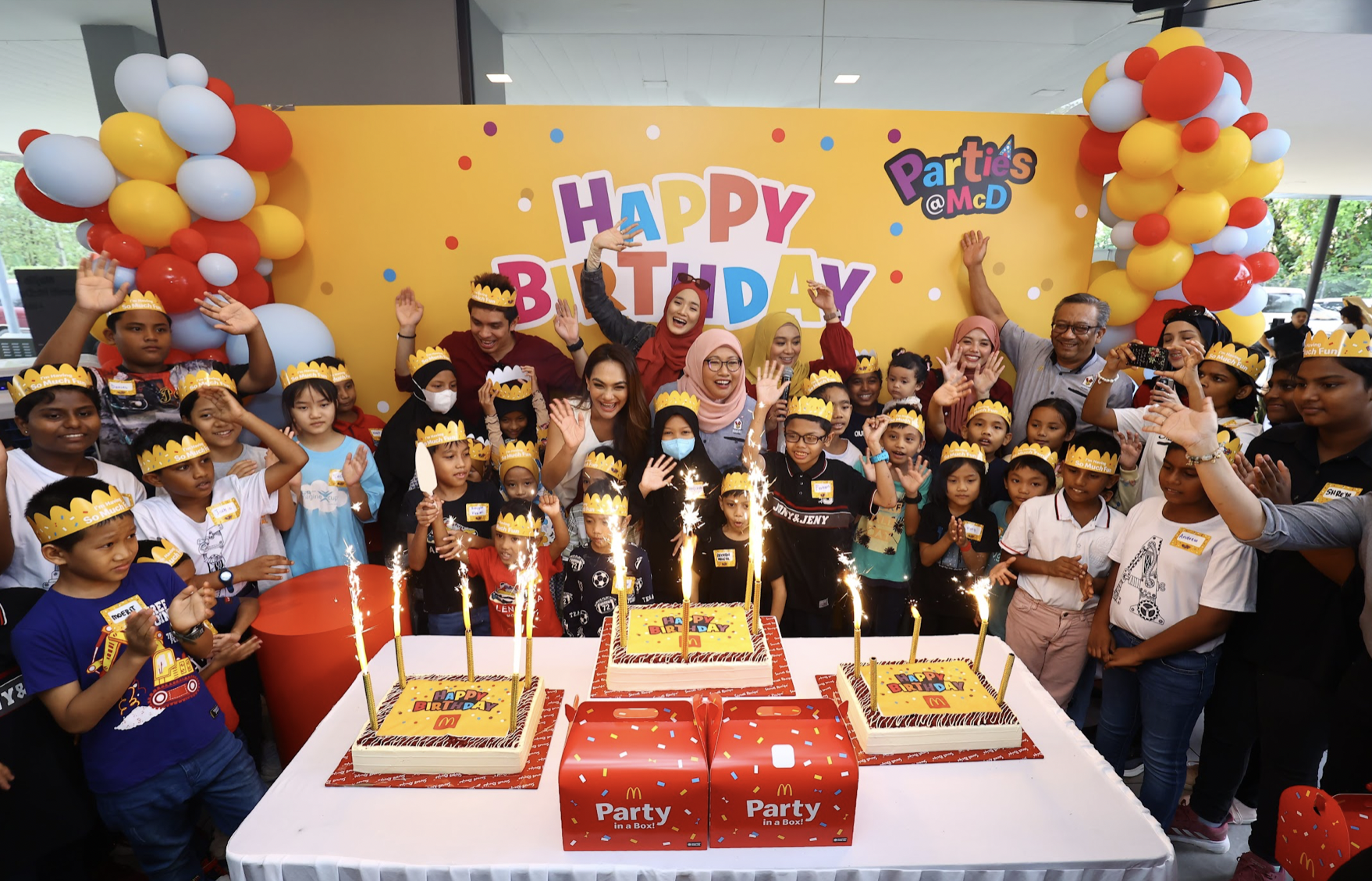 McDonald’s Malaysia melancarkan program Bulan Komuniti untuk memberi keceriaan kepada 12,000 anak yatim dari 400 rumah kebajikan kanak-kanak di seluruh negara sepanjang bulan Oktober ini. - FOTO McDonald’s