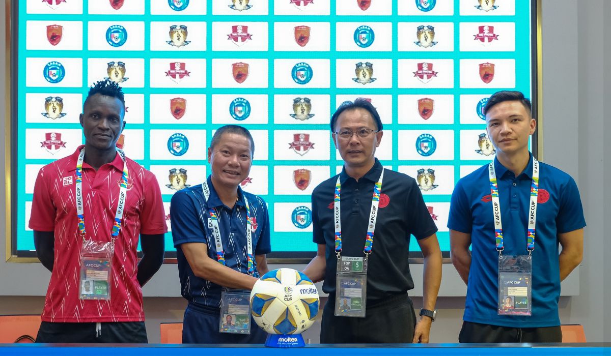 KIM Swee ketika sidang media di Hanoi hari ini. FOTO Sabah Football Club