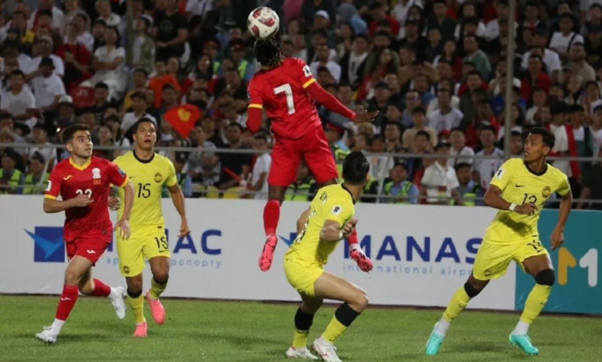SAFWAN (kanan) ketika menentang Kyrgyzstan. FOTO Kyrgyzstan Football