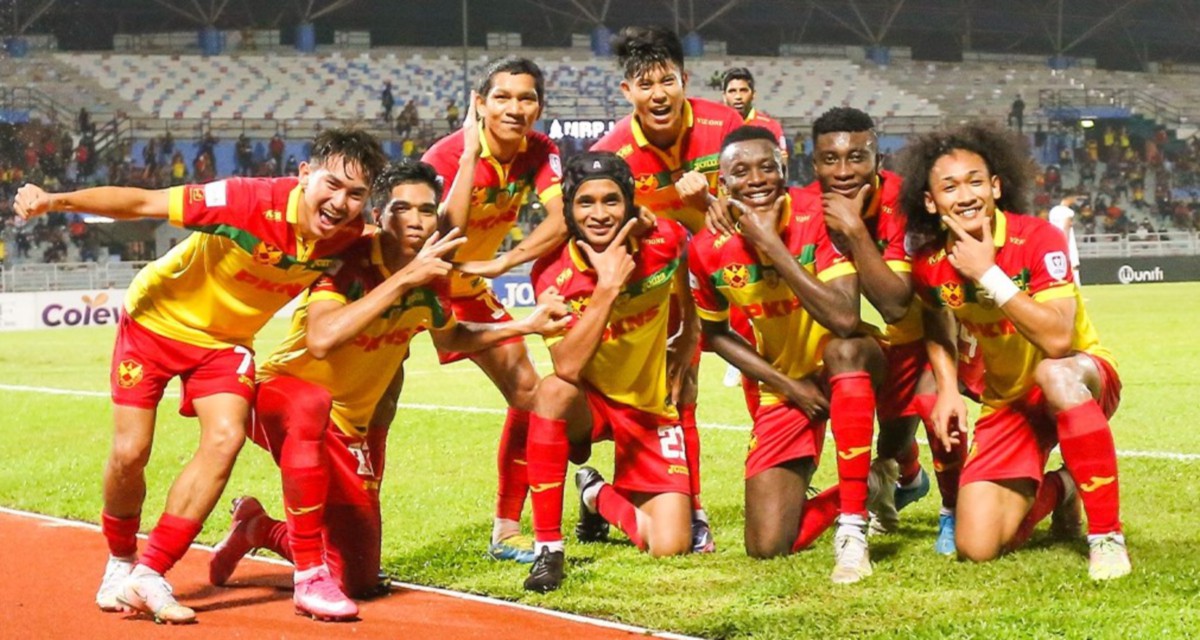 PEMAIN Selangor gembira selepas berjaya menumpaskan Kuching City 5-1. FOTO Ihsan Selangor FC