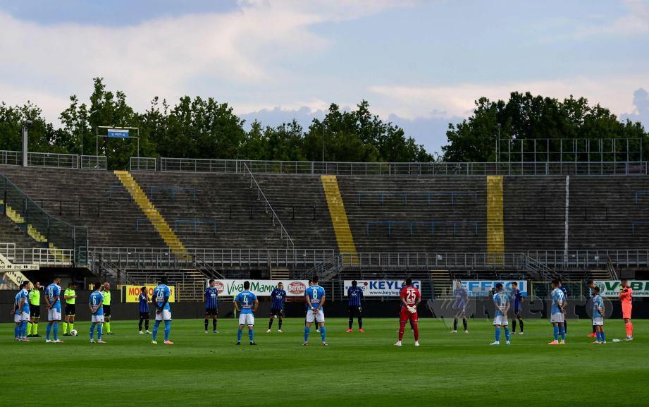 SAINGAN Serie A dilihat kurang seri apabila penonton tidak dibenarkan ke stadium. FOTO AFP