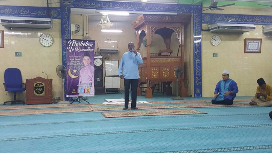 R Sivarasa di Masjid An Nur Kampung Melayu Subang. FOTO Facebook/Pusat Khidmat Masyarakat Penyelaras DUN Kota Damansara