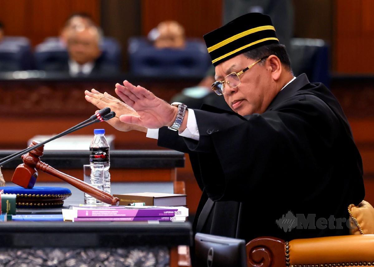 YANG Dipertua Dewan Rakyat Tan Sri Johari Abdul ketika Persidangan Dewan Rakyat di Bangunan Parlimen. FOTO Bernama 