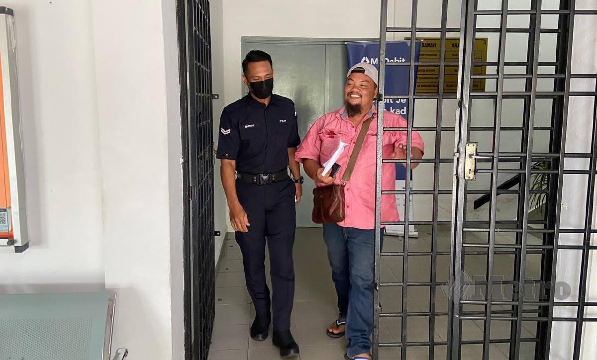 Bekas pekerja kedai perabot, Rosli membayar denda RM1,000 selepas mengaku salah menampar pipi rakan sekerjanya. FOTO Alias Abd Rani