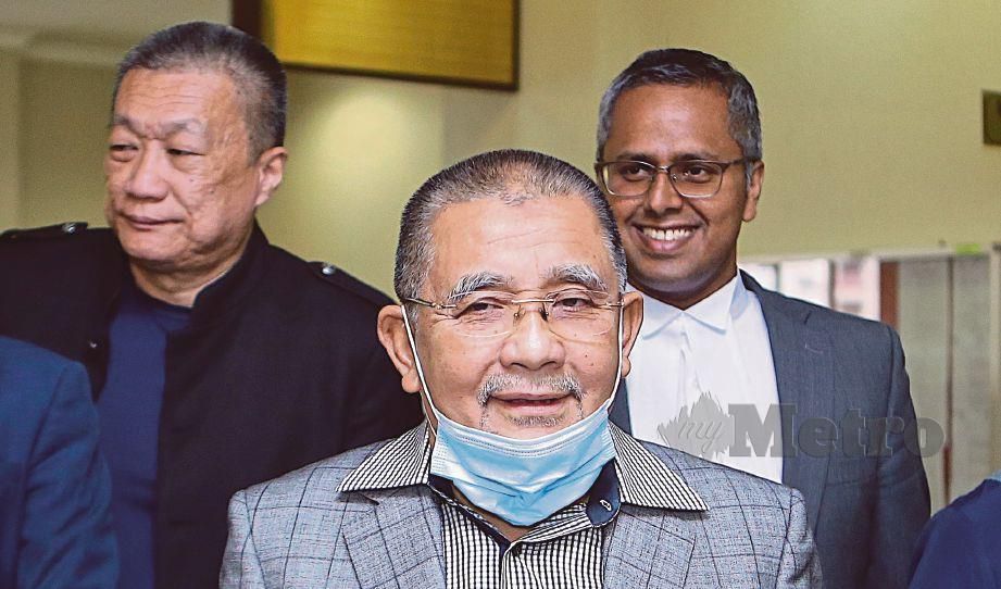 BEKAS Pengerusi Felda Tan Sri Mohd Isa Abdul Samad hadir pada hari pertama prosiding bela diri terhadap sembilan pertuduhan rasuah yang dihadapinya di Mahkamah Tinggi hari ini. FOTO BERNAMA
