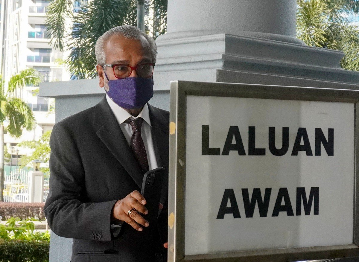 Muhammad Shafee hadir di Kompleks Mahkamah Kuala Lumpur hari ini, bagi perbicaraan pengubahan wang haram dan membuat penyataan palsu kepada LHDN. Foto Bernama
