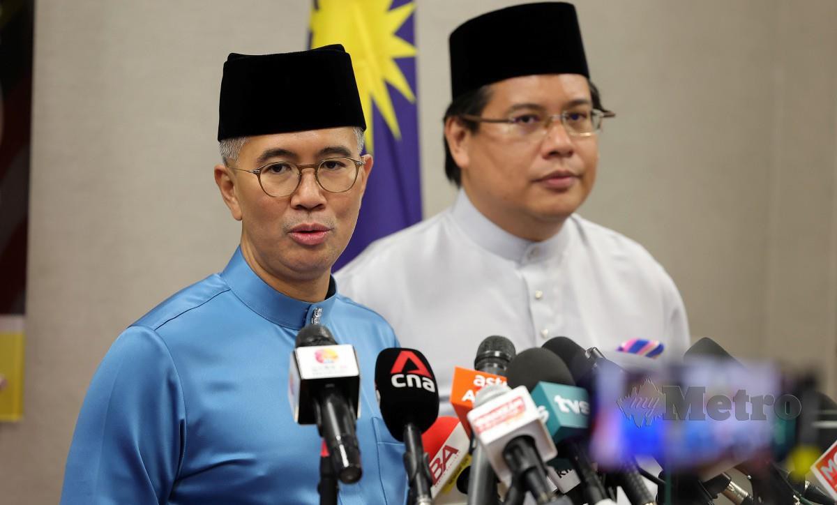 Tengku Zafrulbercakap pada sidang media selepas membentangkan Bajet 2023. FOTO Bernama