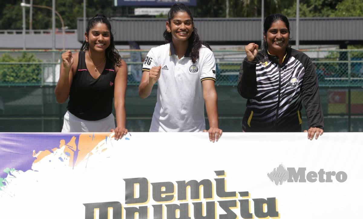 ANJA Samia (kiri), Sara Alisha dan Uma Annikka mengusai acara tenis wanita Sukma 2022. FOTO MOHAMAD SHAHRIL BADRI SAALI