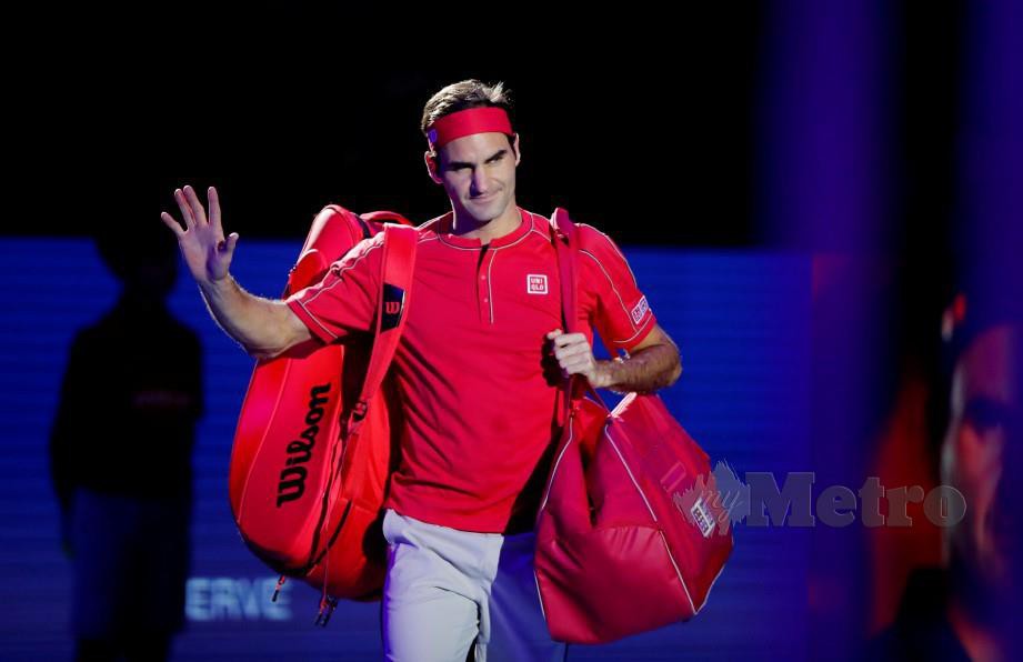 Pemain tenis Switzerland, Roger Federer tarik diri di Paris Masters. FOTO Reuters