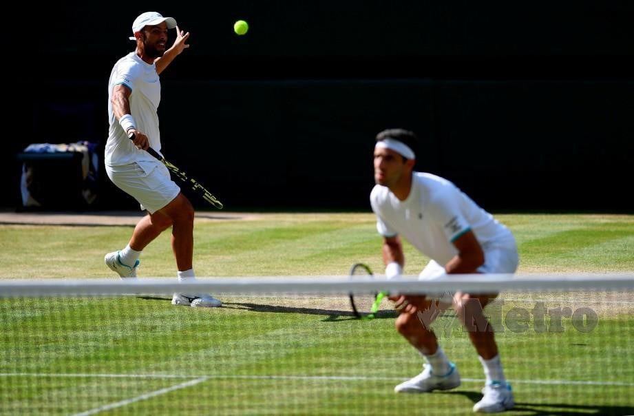  Cabal (kiri) dan Farah berdepan cabaran Venus dan Klaasen pada separuh akhir beregu lelaki di Wimbledon. FOTO AFP