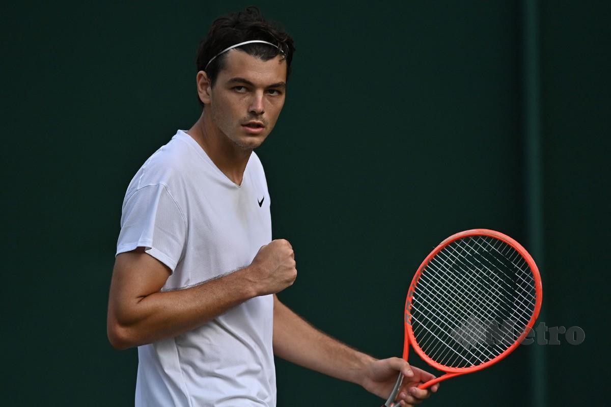 Fritz berjaya mara ke pusingan ketiga Wimbledon biarpun baru pulih daripada pembedahan pada kaki kanannya. FOTO AFP 