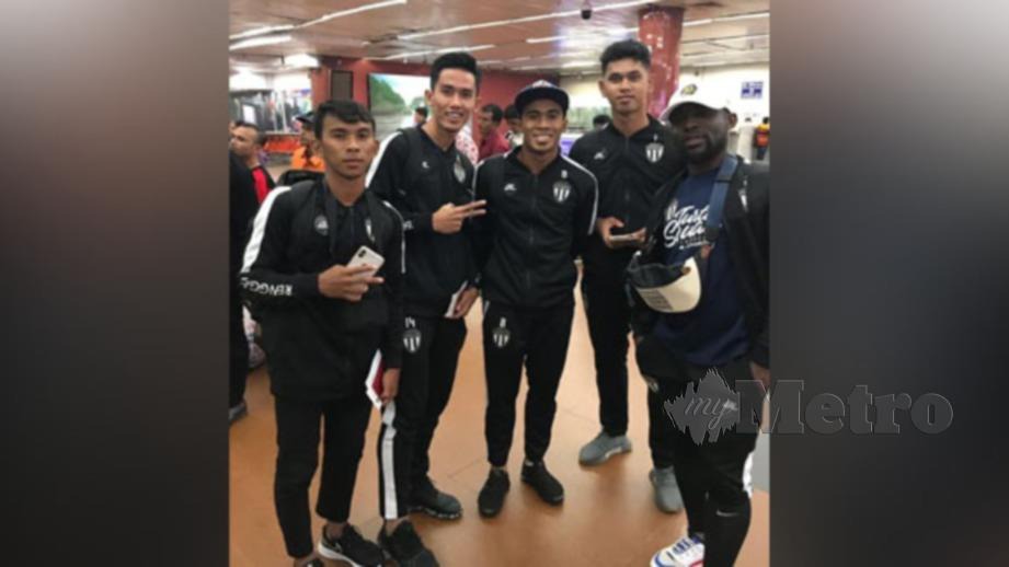Sebahagian pemain Terengganu tiba di Lapangan Terbang Antarabangsa Shah Amanat, Chittagong. FOTO NSTP/IHSAN PEMAIN TFC