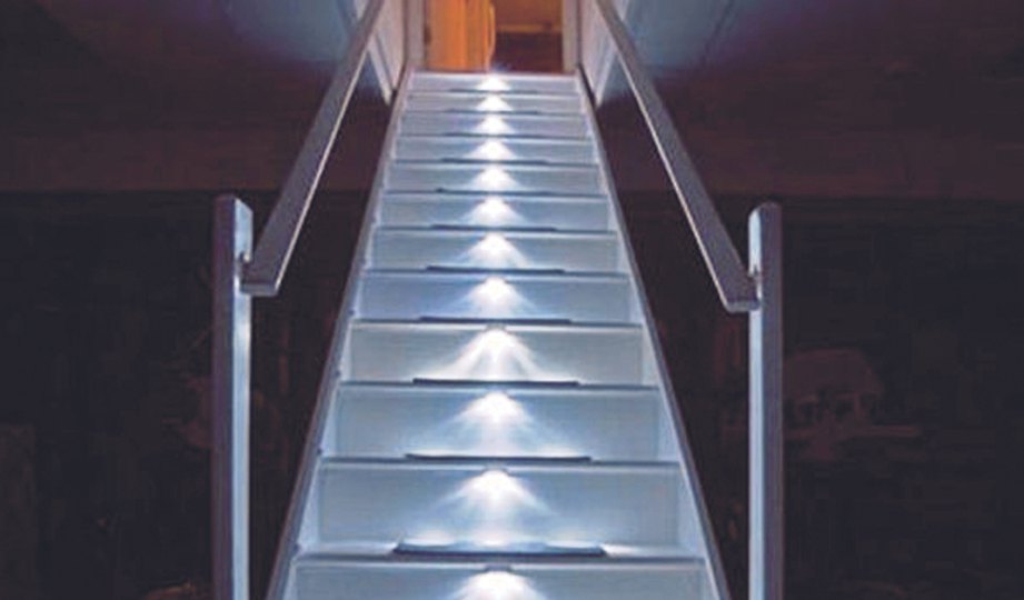 IDEA rekaan lampu yang dipasang terus dalam anak tangga.