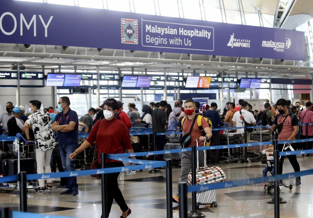 Tinjauan sempena pembukaan sempadan negara pada 1 April 2022 di Lapangan Terbang Antarabangsa Kuala Lumpur (KLIA). FOTO MOHD FADLI HAMZAH