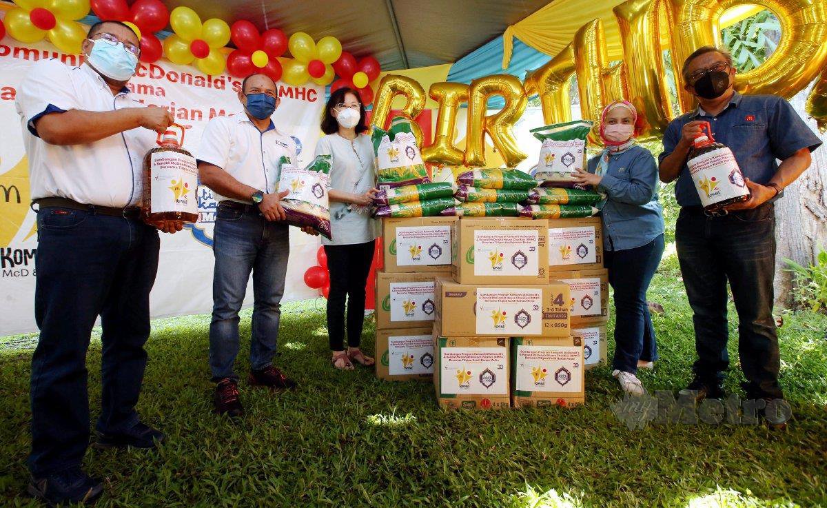 SEBAHAGIAN sumbangan RMHC, TKHM kepada warga Pertubuhan Perlindungan Kanak-Kanak Pulau Pinang.