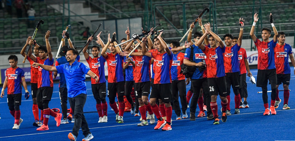 PEMAIN TNB meraikan kejayaan merangkul Piala TNB 2022. FOTO Ihsan Konfederasi Hoki Malaysia