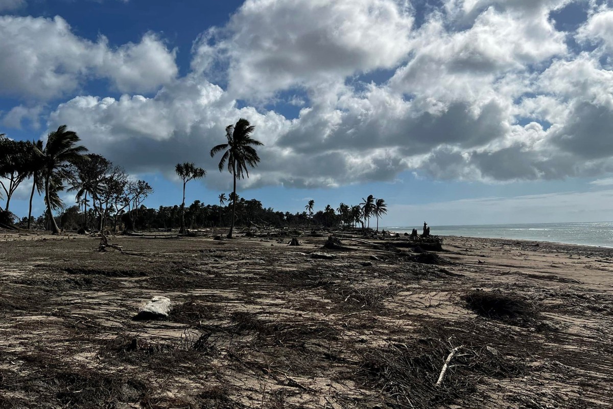 KEROSAKAN akibat tsunami yang melanda pesisir pantai Tongatapu akibat letusan gunung berapi Hunga Tonga-Hunga Ha apai 15 Januari lalu. FOTO AFP