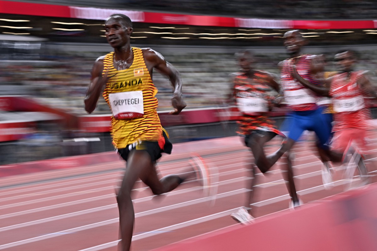 Jaguh Uganda, Joshua Cheptegei memenangi acara 5,000m final di Olimpik Tokyo 2020. FOTO AFP