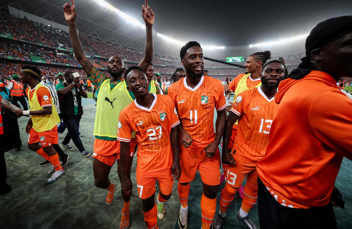 PEMAIN Ivory Coast meraikan kemenangan selepas tamat perlawanan menentang DR Congo.  FOTO AFP