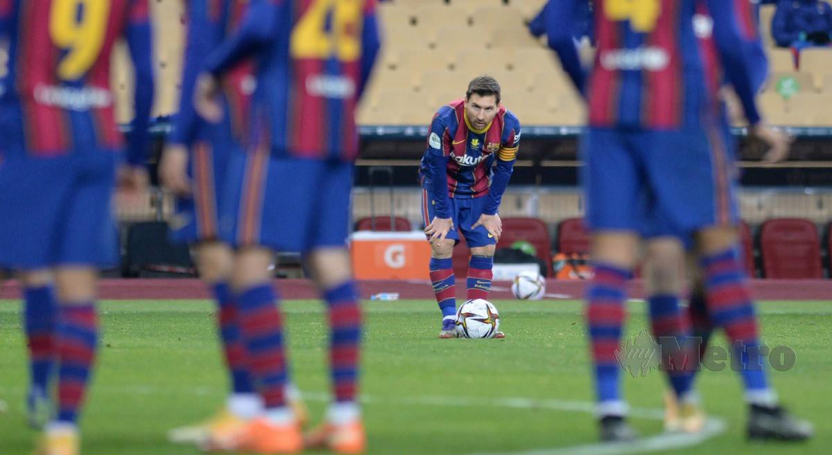 MESSI menerima kad merah buat kali pertama ketika bersama Barcelona dalam perlawanan akhir Piala Super Sepanyol. FOTO AFP