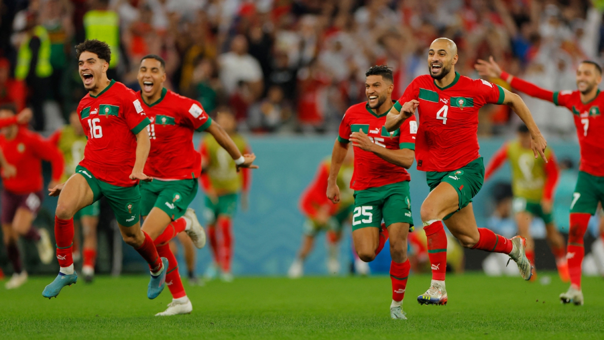 PEMAIN Maghribi meraikan kemenangan ke atas Sepanyol, sekali gus layak ke suku akhir Piala Dunia. FOTO AFP 