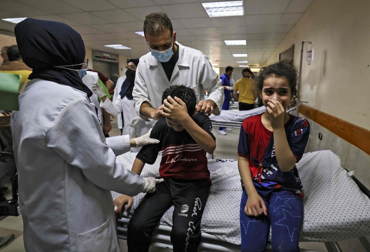 FOTO pada 17 Mei menunjukkan kanak-kanak Palestin cedera selepas serangan tentera Israel di Semenanjung Gaza. FOTO AFP 