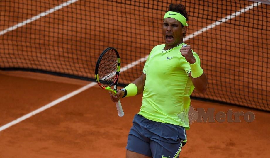 Reaksi Rafael Nadal selepas mencatat kemenangan ke atas Roger Federer di Terbuka Perancis. FOTO AFP