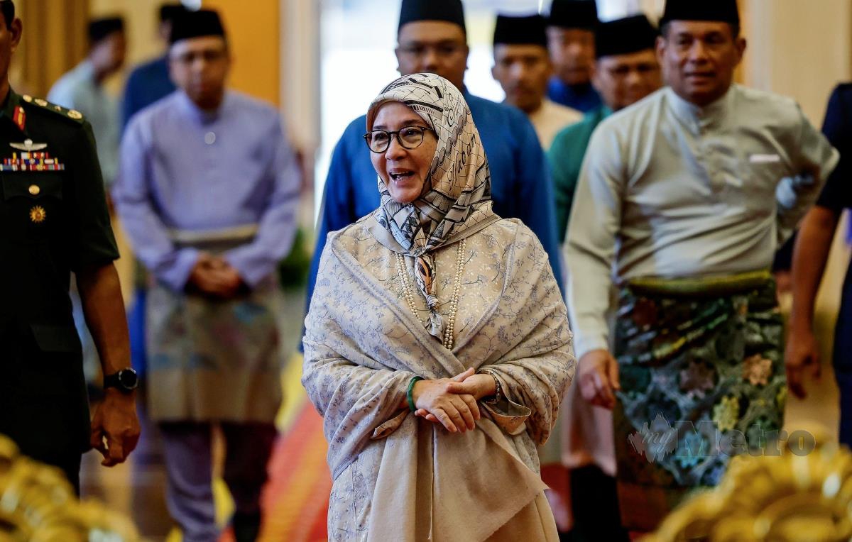Raja Permaisuri Agong Tunku Azizah Aminah Maimunah Iskandariah berkenan berangkat ke ceramah agama sempena Sambutan Maulidur Rasul peringkat Istana Negara hari ini. FOTO BERNAMA