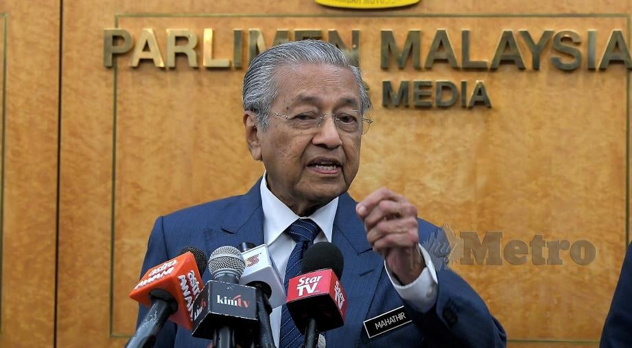 DR Mahathir pada sidang media di Dewan Rakyat, Kuala Lumpur, hari ini. FOTO Bernama.