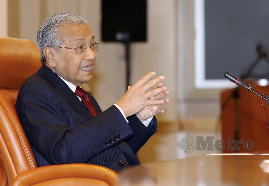 Dr Mahathir ketika sidang media khas sempena Setahun Pakatan Harapan memerintah di Perdana Putra. Foto Ahmad Irham Mohd Noor